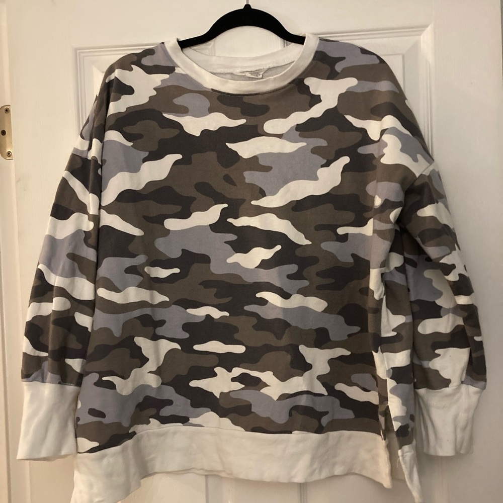 Caslon camo sweatshirt